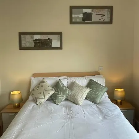 Centrally Located On Shannon Shore Side * Carrick on Shannon