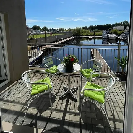 Centrally Located On Shannon Shore Side Lejlighed