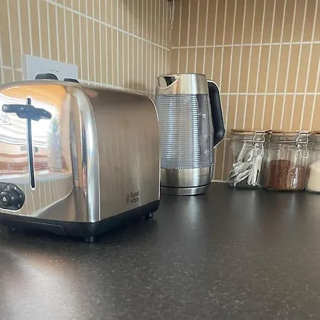 Centrally Located On Shannon Shore Side Lägenhet *