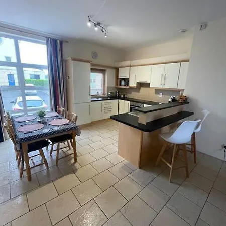 Lejlighed Centrally Located On Shannon Shore Side Carrick on Shannon