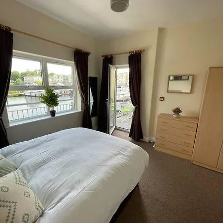 Centrally Located On Shannon Shore Side * Carrick on Shannon