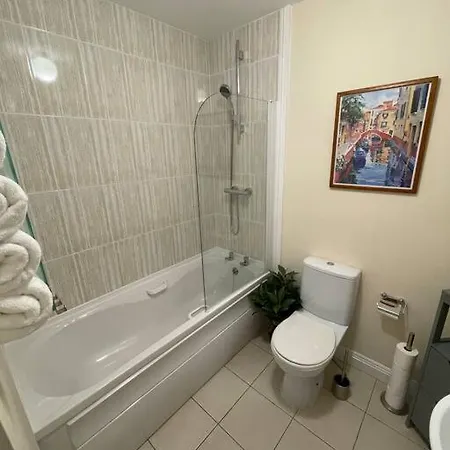 Centrally Located On Shannon Shore Side