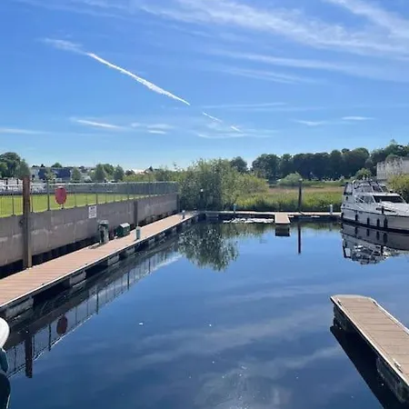 Centrally Located On Shannon Shore Side Apartamento Carrick on Shannon