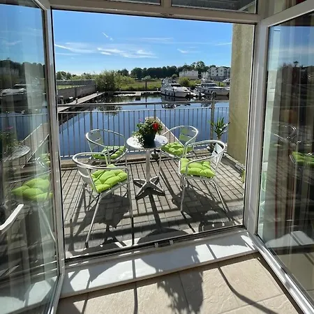 Lejlighed Centrally Located On Shannon Shore Side Carrick on Shannon