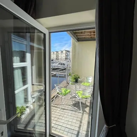 Lägenhet Centrally Located On Shannon Shore Side *