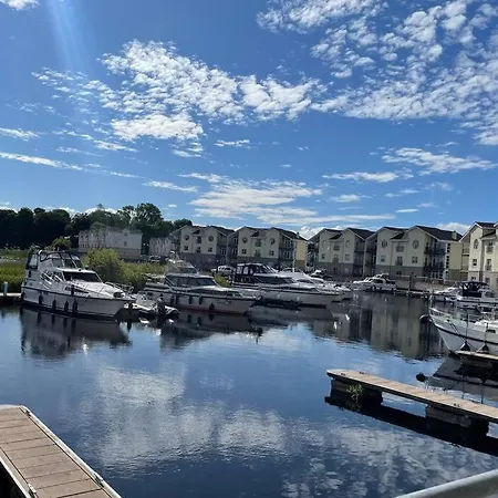 Lägenhet Centrally Located On Shannon Shore Side Carrick on Shannon