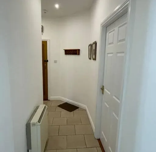 アパート Centrally Located On Shannon Shore Side