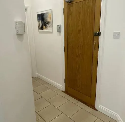 Centrally Located On Shannon Shore Side アパート *