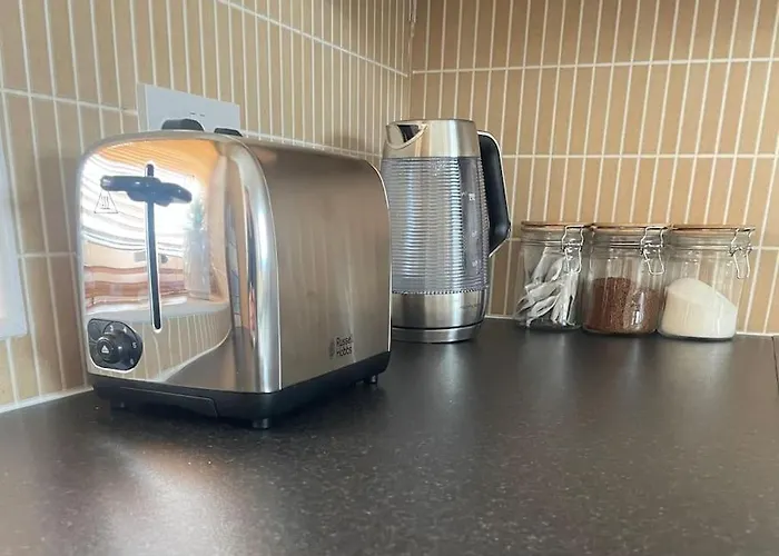 Centrally Located On Shannon Shore Side アパート *