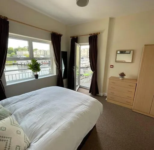 Centrally Located On Shannon Shore Side * Carrick on Shannon