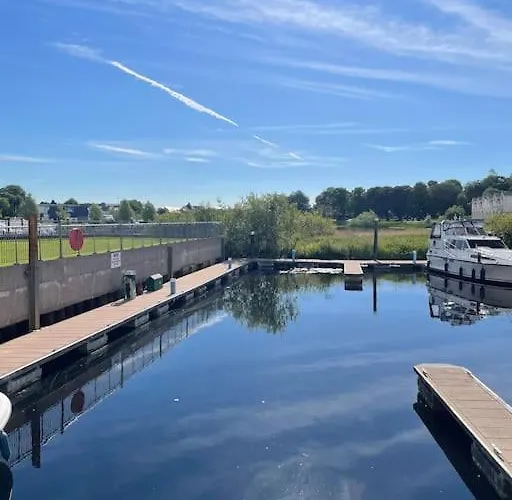 Centrally Located On Shannon Shore Side アパート Carrick on Shannon