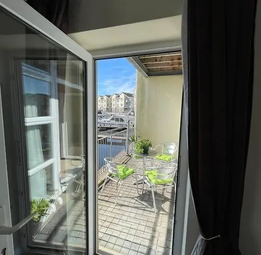 アパート Centrally Located On Shannon Shore Side *